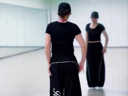 让我们红尘作伴活得潇潇洒洒#当#广爵#简单易学,编舞是@优令YolinDance(原创编舞) @小帅-繁星