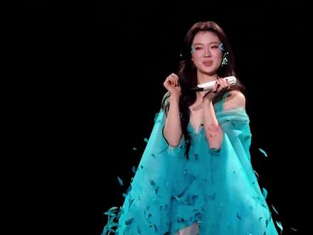 再来欣赏一下14拍长音
#单依纯 #单依纯演唱会 #纯妹妹 #直拍 #现场版live