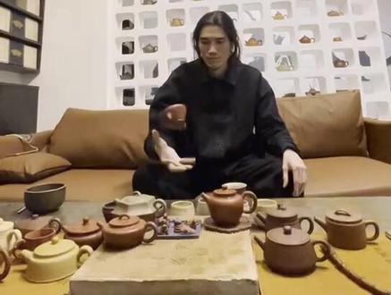 玩壶慢动作教学,#茶生活 用紫砂壶泡茶怎样能做到像盖碗一样轻松翻滚里面的茶叶,只要学会这个动作既可。