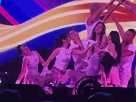 在干嘛呀~~~#虞书欣 #虞书欣生日会 #舞台 #虞书欣blossom生日音乐狂欢派对 #直拍