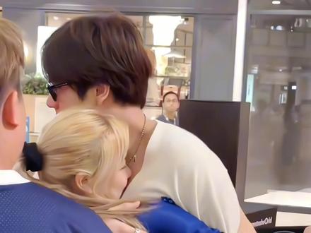 农农一家人来看妮妮演出了 当然 妮妮男朋友也在