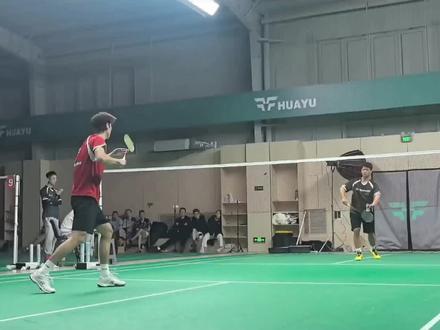 刘辉教练团队最强打手之争!辉哥教练团队又新进一位猛将,国青队严雅伦vs龙虎之力蔡晓源,首战,严雅伦胜#羽毛球 #羽毛球精彩片段 #羽毛球运动