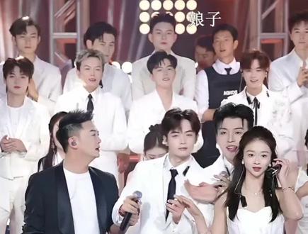 哇呜哇呜,哥哥你这出其不意的操作,也太会了,直接把男神搞得猝不及防 #昊瀚直播间 #精彩片段分享 #名场面 #求婚求婚求婚啦 #糖分溢出 @江子杨⁵⁰⁶-星城 @蜜桃🍑ᵐᵗ (星城)