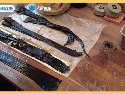 #课本趣事知多少 从榆树皮到戏曲水鬓,戏曲手艺“打片子”的小秘密,快快get!本周日晚19:30,河南卫视《梨园春》#课本里的戏曲 更多精彩等你来看!