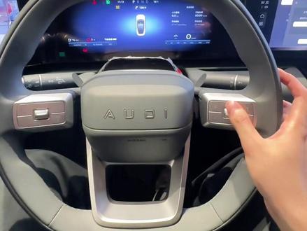 这个内饰,ABB电车里我说第一没人反对吧? 💥奥迪E5 Sportback内饰绝了!59英寸贯穿式超清广域屏,8屏联动超震撼。Nappa真皮与Alcantara麂皮混搭,30色氛围灯超浪漫。座椅按摩、通风、加热一应俱全,还有Bose音响,科技与舒适并存,爱了爱了😍。
#奥迪E5 #郑钦文同款新车 #行于心动间 #选电车何必取舍
#万元权益后奥迪E5进入22万级