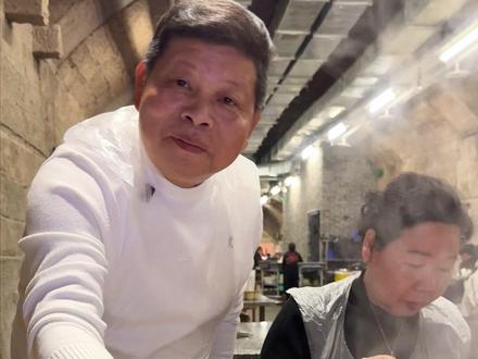 重庆的火锅真是名不虚传!今天算是感受到威力了~