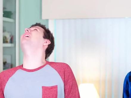 男人在家里发现了蜈蚣巢穴,全是超级大蜈蚣