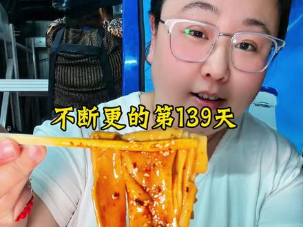 #好好吃饭好好生活 有没有和我一样的,老爱逛夜市了🤣我天天都逛不够。各种各样的好吃的,太幸福了。#山东必吃美食 #夜市