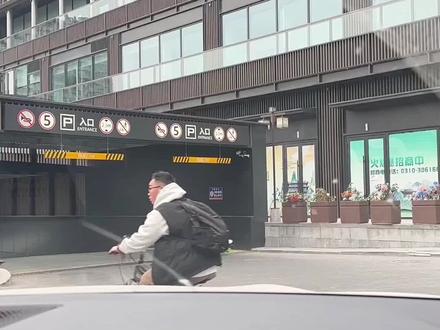 邯郸道游玩,最佳停车位置来咯~地下双城停车场,2200多个停车位,4小时还免费,大家都来玩!#邯郸道停车场#发现新邯郸#这么近那么美周末到河北 #河北文旅推荐官#邯郸文旅这波发力了