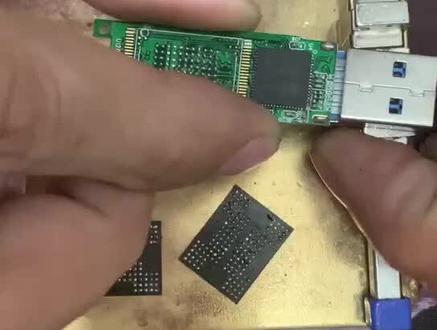 把颗粒焊接上去再量产个U盘