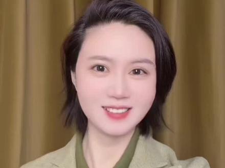 #霍尔木兹危机#石油美元#通胀 中、美、俄、欧、日韩五个全球核心经济体的命运,从一开始就被各自的能源结构、对外依存度和地缘筹码,写好了剧本。
最先被推到悬崖边的,一定是日本;哪怕是两伊战争期间最惨烈的油轮战,日本也从来没断过从波斯湾的原油进口,因为它根本没有备选方案。日本的经济基本盘,是极度依赖低价能源的出口制造业,汽车、电子、化工这三大支柱产业全都是高耗能赛道,油价一旦突破 200 美元 / 桶,日本制造业的成本会直接飙升 30% 以上,出口竞争力瞬间清零,持续了几十年的贸易顺差会直接变成巨额逆差,日元会迎来史诗级贬值。日本会是发达经济体里受伤最重的那一个。
紧随其后陷入绝境的,是欧洲,这场危机相当于给欧洲续上了 2022 年的能源危机 2.0 版本,会直接把欧洲脆弱的经济复苏彻底掐死,甚至引发欧元区的解体风险;欧洲的 “去工业化” 会从趋势变成定局。经济层面,欧洲的通胀会直接反弹,2023-2025 年靠连续加息压下去的通胀,会在 3 个月内重回 8% 以上,欧洲央行会陷入死局:加息,本就濒临衰退的欧元区经济会直接崩盘;不加息,欧元会暴跌,资本大规模外逃。更麻烦的是政治层面,欧元区内部的分歧会彻底爆发,北欧国家和南欧国家对能源危机的承受能力天差地别,极右翼政党会借着民生危机快速崛起,欧盟的凝聚力会降到历史最低点,欧元区的解体风险会第一次从理论变成现实。
再看这场危机里最矛盾的操盘手美国,它是唯一能左右局势走向的国家,却也是一半红利一半陷阱,赢了短期利益,可能输了长期格局。长期来看,这场危机会彻底动摇石油美元的根基,能源贸易的去美元化会全面加速。
从两伊战争的油轮战,到这些年伊朗无数次的封锁威胁,霍尔木兹海峡从来没有被真正长期封锁过,因为全面封锁,是所有博弈方都承受不起的同归于尽。#伊朗 #石油 #通胀 #美元