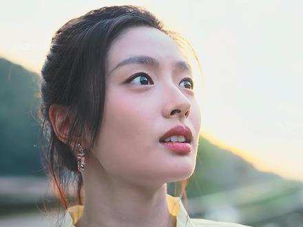 小满进精神病院第二天,就和官配叶春春重逢了#岁月有情时 #黄景瑜 #徐若晗