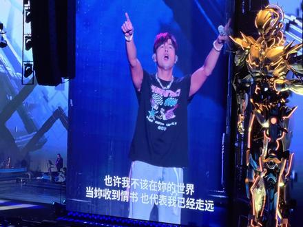 温州,一个亮着灯唱完《等你下课》的城市。没有《夜曲》是今晚最大的遗憾!#周杰伦温州演唱会 #周杰伦 #周杰伦嘉年华世界巡回演唱会