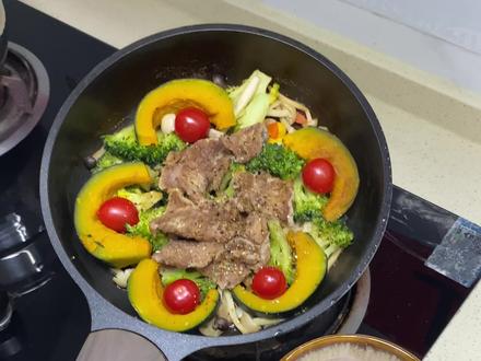 一人食|爱上水油焖菜就跟呼吸一样简单!三菜一肉好吃还无油烟关键还饱腹!#做饭日常vlog #创作者中心 #创作灵感 #水油焖菜 #一人食 @DOU+上热门 @抖音作者助手