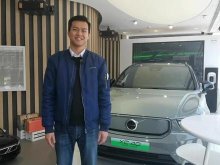 查理小哥哥带来的干货请查收~#车载充气泵 #沃尔沃xc40recharge #用车小贴士 #原来如此简单