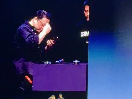 罗永浩被豆包锤破防了! 罗永浩在十字路口科技春晚上最搞笑的一幕,和豆包激辩四分钟锤子手机好不好,最后老罗被AI锤破防了,全场大笑!
#罗永浩被豆包锤破防了 #罗永浩科技春晚 #上抖音精选直击罗永浩科技春晚 #跨年科技局 #抖音知识年终大赏