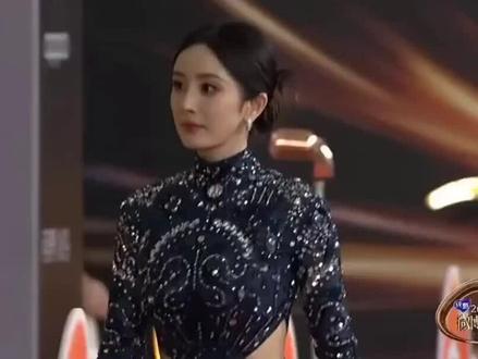 杨幂惊蛰无声身份不详穿搭超强#杨幂#明星#娱乐