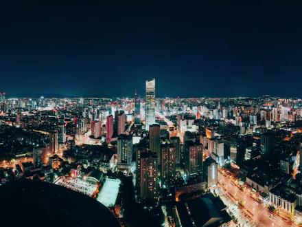 夜幕下的昆明,迎来了2022年的最后一天,
#贺炜诗意解说 #2022即将结束🔚希望2023一切安好 #2022年最后一天 #城市夜晚霓虹灯璀璨