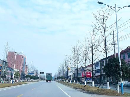 实拍:湘鄂省界地区,湖南临湘与湖北赤壁,两地农村有明显差距 #家乡的变化 #最美的风景在路上 #小县城的慢节奏生活 #你有多久没回家了 #最美乡村风景 #街景随拍 #在路上 #车窗外 #美丽乡镇 #乡镇生活 #游戏梦想家计划