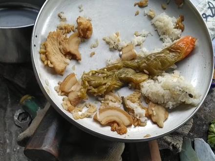 大狗吃超辣的辣椒看看它有什么反应?