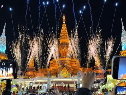 可惜你不在西双版纳 不知道星光夜市的烟花秀有多浪漫#西双版纳星光夜市 #2026跨年烟花 #景洪正能量 #新年快乐