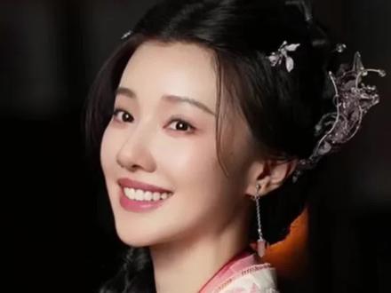 佳偶天成|这段戏在讲什么? #佳偶天成 为何唯一的普通人不敢收玉牌?#任嘉伦 #王鹤润 #影娱漫谈编辑部