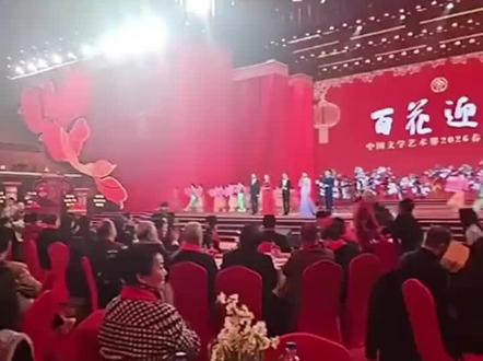 #徐子尧
参加央视百花春节晚会,阵容强大