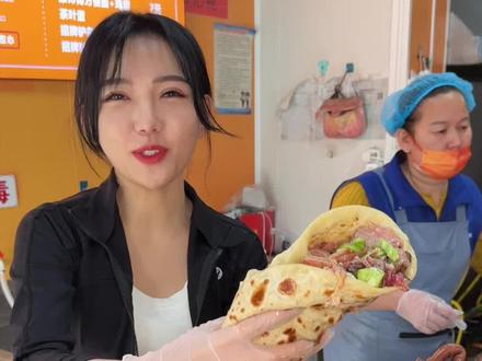 任丘驴肉西施:100元驴肉卷大饼#人间烟火#驴肉卷大饼