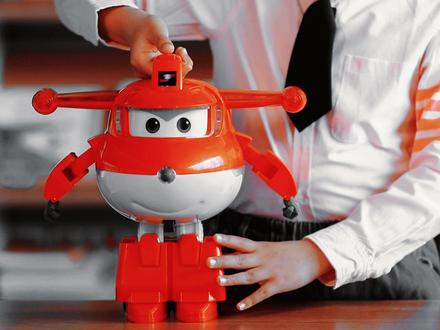 超级飞侠十周年限量版乐迪声光变形机器人,只有我们家有哟~