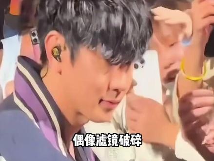 44岁林俊杰官宣23岁网红女友,林俊杰粉丝为何集体破防?
#林俊杰 #林俊杰演唱会 #网红七七 #林俊杰官宣