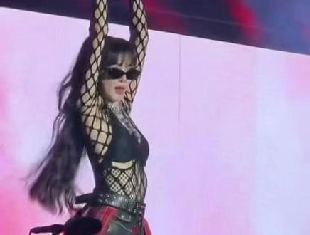 晚上10:30准时练舞功💃练舞功练起来~保健康有活力😎💃 #星遇好春光 #抖抖好生活 #星动营业中 #谢金燕 #练舞功