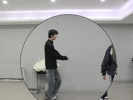 12.19五练张奕然
新鲜的奕然出锅了 非常美味
#张奕然#时代峰峻#流量#流量扶持 #抽象