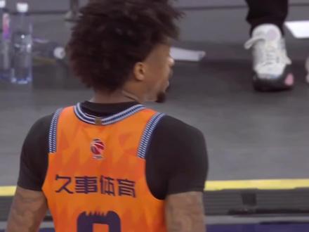 CBA总决赛上海男篮两连胜,为何说古德温的贡献远不止绝杀? #CBA总决赛外援大战点评大会 #cba联赛 #CBA季后赛 #分享我的CBA赛季回忆 #古德温三分绝杀广厦