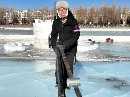 我要盖个雪屋在里面过年 #搞笑发明 #手搓万物 #雪屋 #抖音年味新知贺岁 #大有电动工具 @DOU+小助手