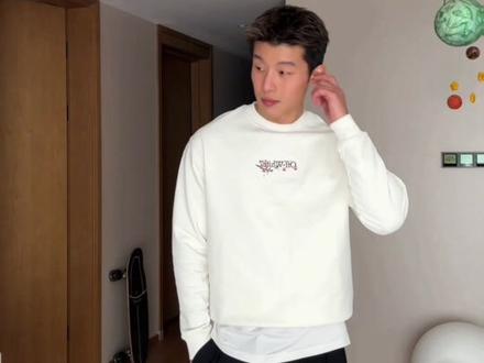 红包拿到手软穿搭 🧧 文案 除夕到初一的衣服都帮你们安排好了 不用客气哈 要谢就谢OFF-WHITE 我只是时尚的搬运工罢了
#OOTD #男生穿搭 #红外套 #过年穿新衣 #拜年穿搭