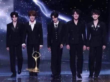 朱志鑫的心已经轻轻地碎掉了#top登陆少年 #朱志鑫 #红毯