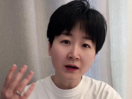大赛练技术,莎莎胆子真大 澳门世界杯孙颖莎与汉娜・高达打满七局 4-3 险胜,全程跌宕起伏惊险拉满,许昕吐槽她硬刚对手反手不换路线,郭焱直言她在大赛上练技术,优势局非要打得惊心动魄,关键分球迷都不敢看她却还在淡定笑,这种又犟又浪的风格让球迷又气又怕,可每次都能有惊无险拿下,让人又爱又恨根本戒不掉。
#孙颖莎 #澳门世界杯 #孙颖莎打球风格 #又爱又恨孙颖莎 #国乒名场面