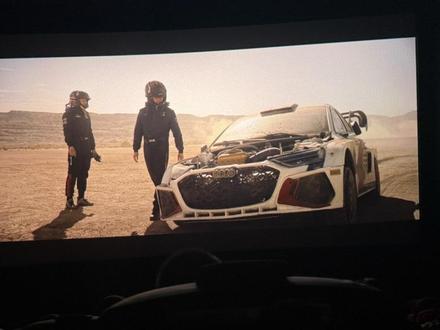 带老妈看完飞驰人生3后,会发生什么?#飞驰人生3 #奥迪 #赛车 #搞笑视频