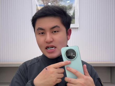 年轻人能用的老年机,老年人能用的年轻机 畅享 90 Pro Max 上手短评,告诉你它的优势劣势在哪里。#华为畅享90 #鸿蒙越用越香 #HarmonyOS6 #华为手机 #手机推荐