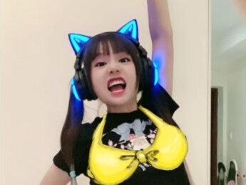 这次真的下定决心穿了,你们觉得可以我就去穿❤️不行咱就换😂一切以你们为主#火线妹