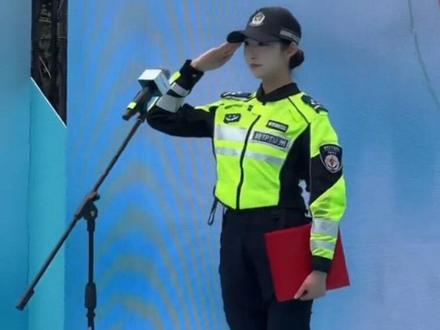 “最美浙警”李语蔚在浙江文化周启幕活动现场发表言论 #兔子警官 #杭州交警