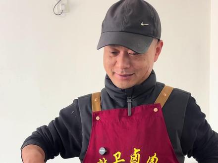 河南过年餐桌上必不可少的一道菜醋溜鸡块,再加上一道烧大肠,年味一下子就来了吧
#年味 #我的抖音生活日记