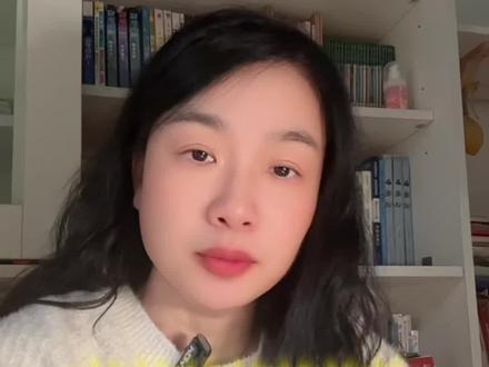 李清照最痛的一首词,读懂已是中年人,一首《声声慢》,写尽半生颠沛,道尽人间至孤。它让我们看见,再璀璨的人生,也会经历低谷;再温柔的灵魂,也会背负伤痛。但正是这份真实,让文字不朽,让情感共鸣。愿你读懂词里的悲,更能珍惜眼前的暖,在平凡日子里,守得心安,活得从容。#李清照 #声声慢 #古诗词 #千古绝唱 #诗词赏析