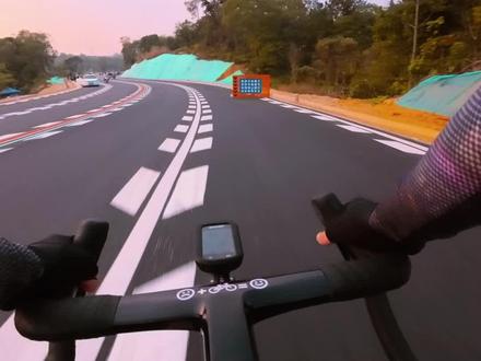 影石 Acepro 2既想要竖屏视角又不想安装笨重兔笼!
#公路车 #影石insta360 #运动相机配件 #骑行装备 #骑行