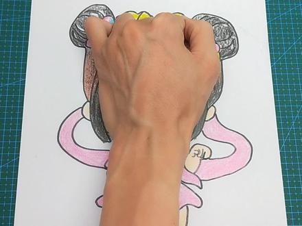 用手掌放在A4纸手绘叶罗丽公主Q版,简单好玩又帅气的手势画