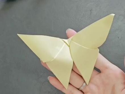超级简单的蝴蝶折法🦋 0基础也能一遍学会,一张正方形纸搞定。步骤超详细,快来跟我一起折起来吧🎗