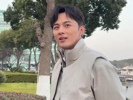 网友:叶祖新霍建华是同一款老辈子艺人#叶祖新 #霍建华 #叶祖新就是灵珠版的霍建华