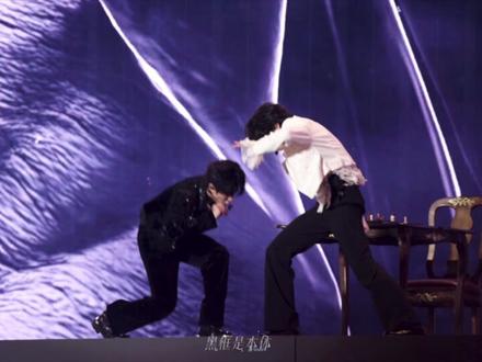 你我就这样相互纠缠侵占 成为一体
*双视角直拍#来自天堂的魔鬼 #橹穆 #橹穆双人舞台 #王橹杰 #穆祉丞