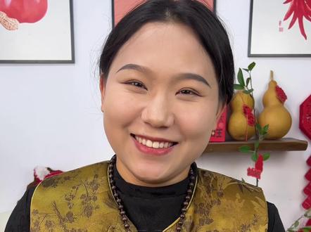 过年必备的小零食“酥脆小麻花”, 如果大家做麻花不知道怎么搓形状、经常外面糊里面不熟或者做了发硬不脆的,今天这个视频肯定能帮到大家❤️,去年我也炸了一些过年吃,家里的大人小孩都很喜欢~😋麻花大家是喜欢吃甜口的还是咸口的呢?#麻花 #麻花做法 #美食 #记录平凡生活