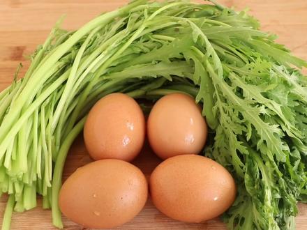 春天要多吃茼蒿,加上4个鸡蛋,味道鲜美,营养解馋,做法超简单